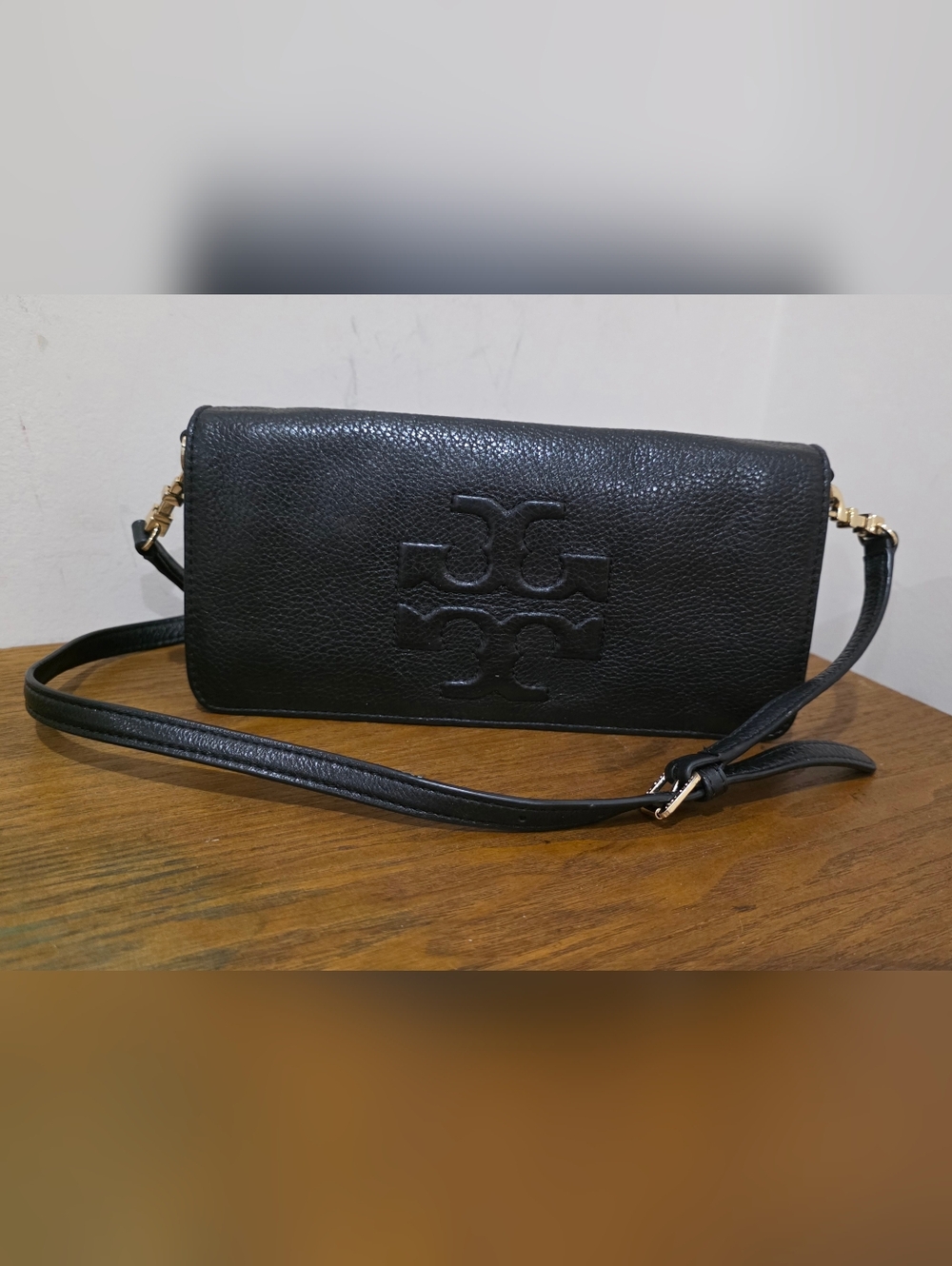 Like New!Tory Burch Black Pebbled Leather Crossbody Bag - Picture 5 of 11